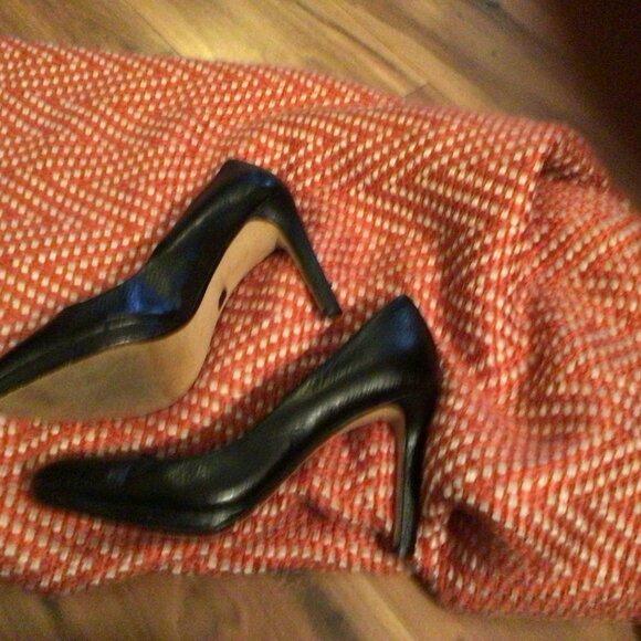 Banana Republic Black Leather Heel 6M - Picture 4 of 7